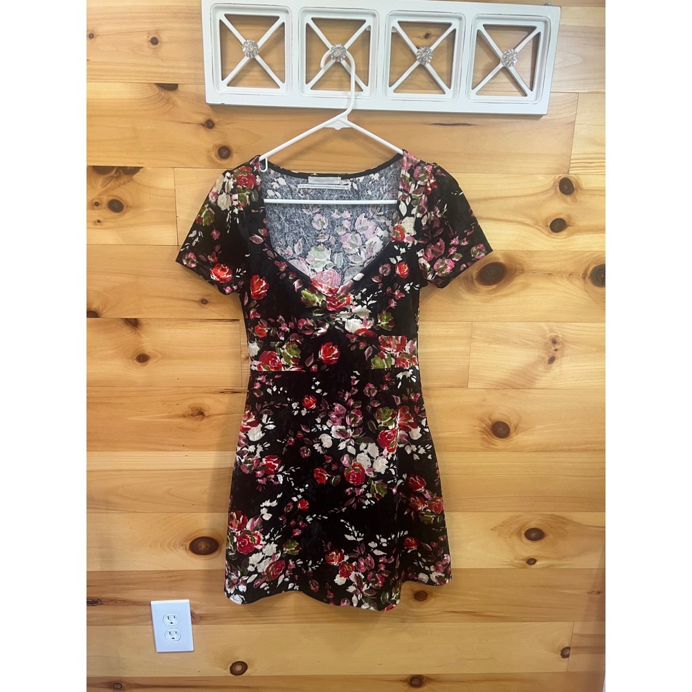 Urban Outfitters Black Floral Velvet Mini Dress Short Sleeve Sweetheart Small